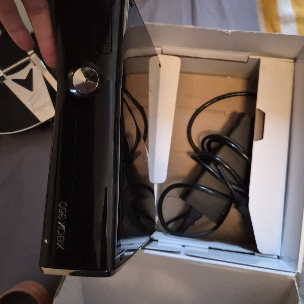 Xbox 360 Slim W/hard Drive, Red Light On, For Repair. Includes Original box